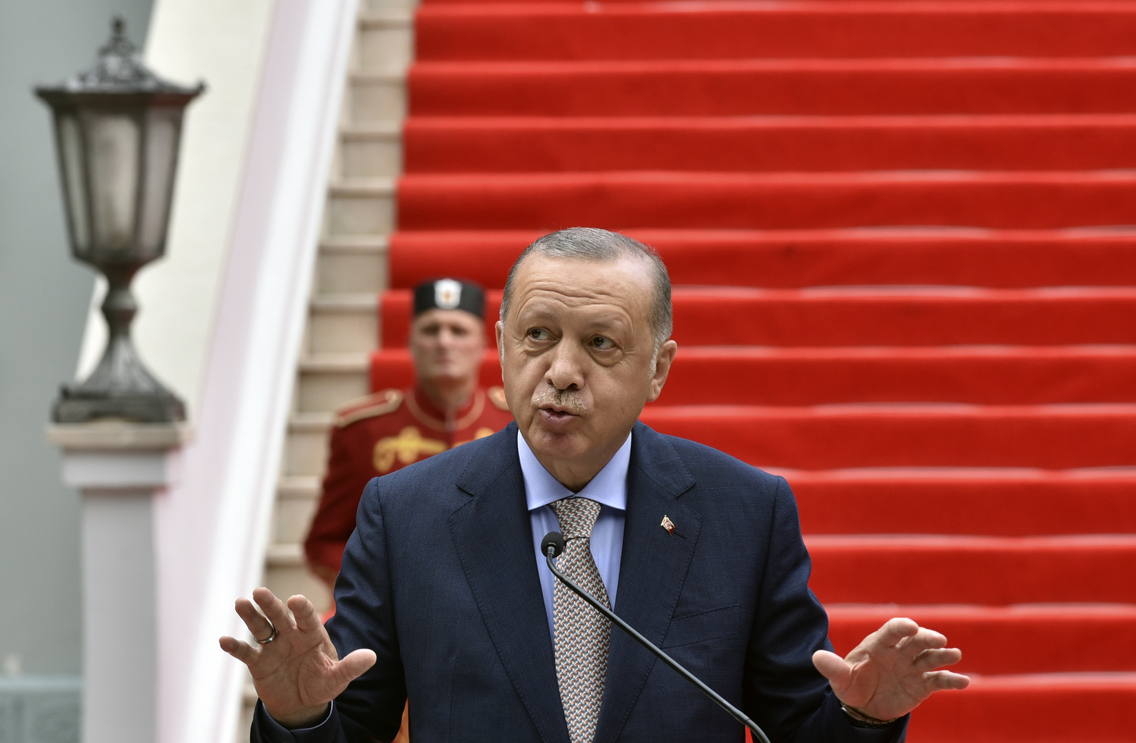 أردوغان يؤكد رفض تركيا الانضمام إلى العقوبات ضد روسيا وإمداد أوكرانيا بـ