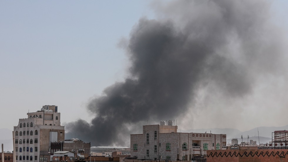 التحالف العربي يمهل الحوثيين 3 ساعات لإخراج الأسلحة من مينائي الحديدة والصليف ومطار صنعاء