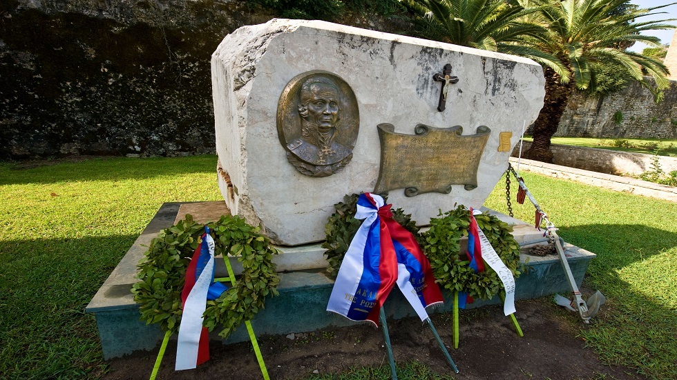 موسكو: مخربون يدنسون نصبا تذكاريا للأدميرال أوشاكوف في اليونان