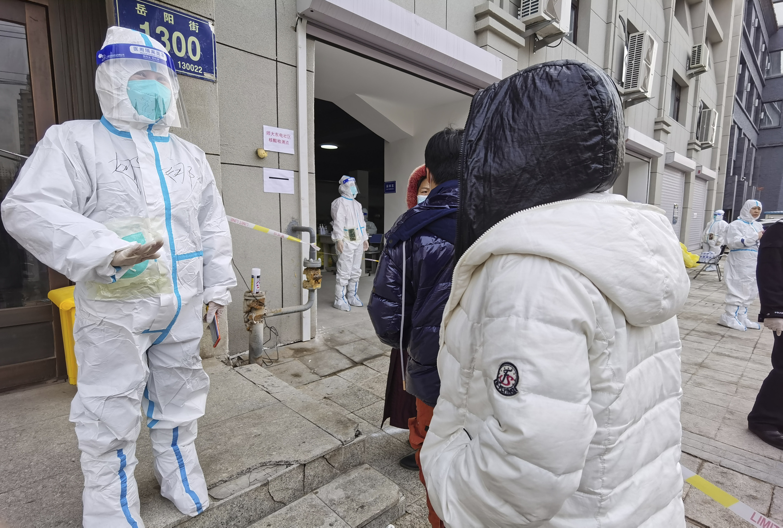 مسؤول صيني: شنغهاي لن تفرض تدابير إغلاق رغم ارتفاع حالات الإصابة بكورونا