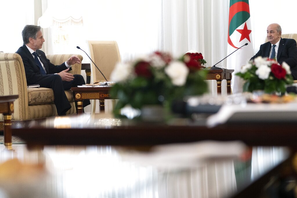 الرئيس الجزائري يستقبل وزير الخارجية الأمريكي
