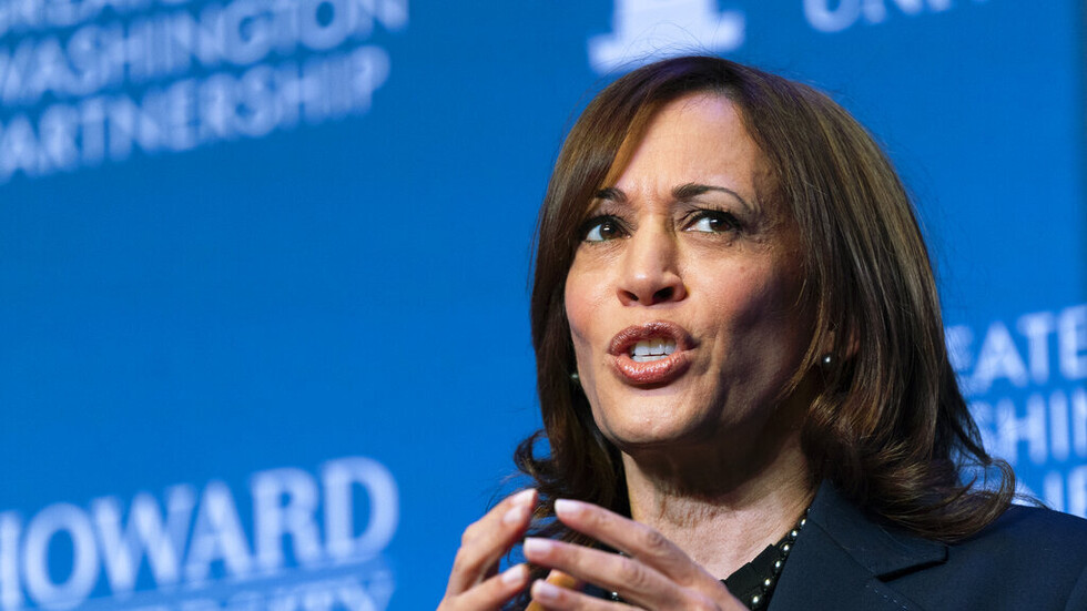 هاريس: الولايات المتحدة لا تهتم بتغيير السلطة في روسيا