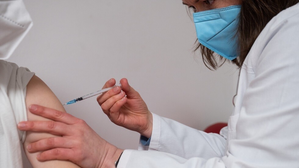 محتال ألماني يتطعم 87 مرة ضد فيروس كورونا