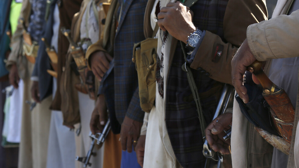 الحوثيون يعلنون التزامهم بوقف العمليات العسكرية شرط استمرار التحالف العربي بالتزامه