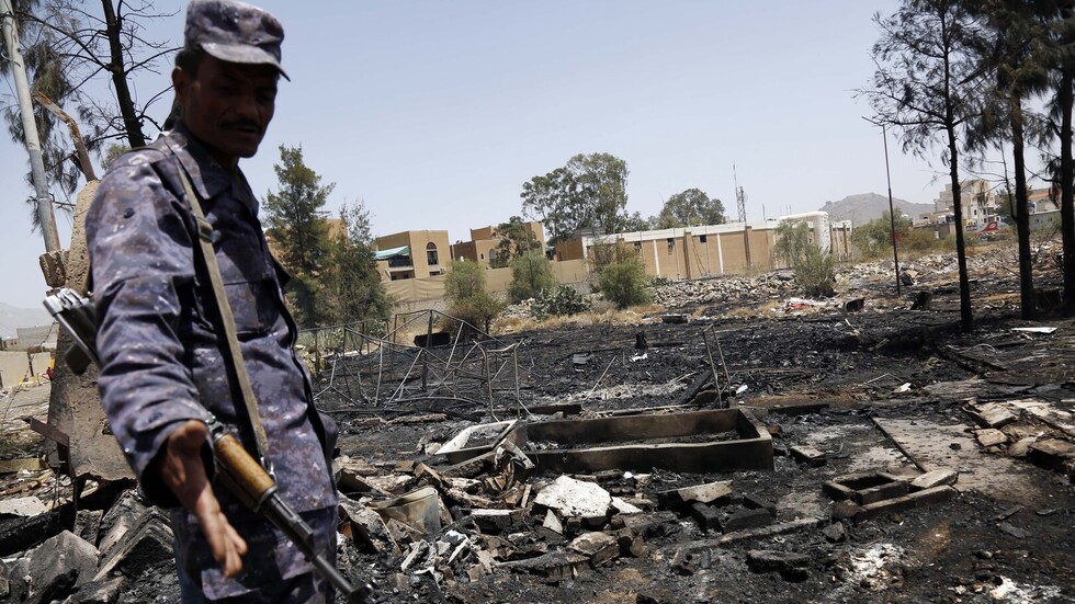 اليمن.. تجدد المواجهات بين القوات الحكومية والحوثيين غداة سريان الهدنة الأممية