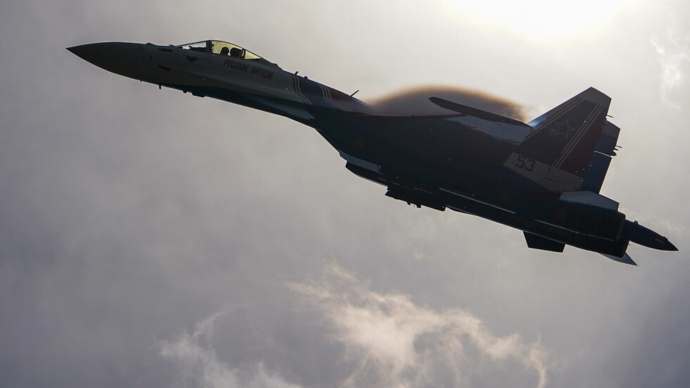 فيديو.. مقاتلتا 