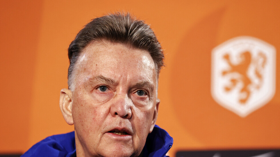 مدرب هولندا يكشف إصابته بالسرطان