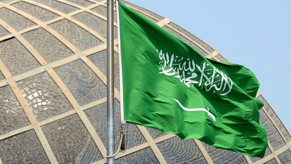 تداول صورة نادرة للملك السعودي الراحل فهد بن عبد العزيز مع حفيده الأمير سعود