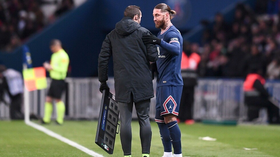 راموس يتجاهل الرد على صافرات الاستهجان في "حديقة الأمراء"