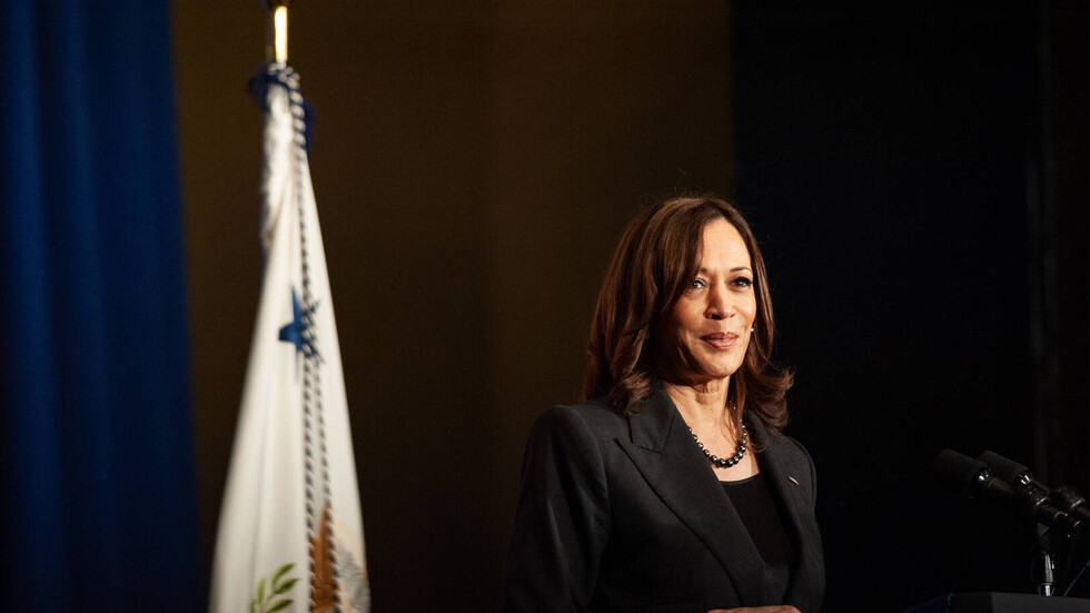 استطلاع للرأي: كامالا هاريس لا تحظى بشعبية وغير مؤهلة