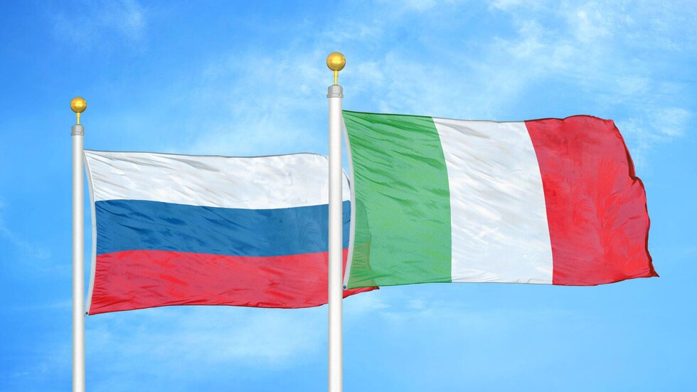 وسائل إعلام: إيطاليا تخطط لطرد العشرات من الدبلوماسيين الروس