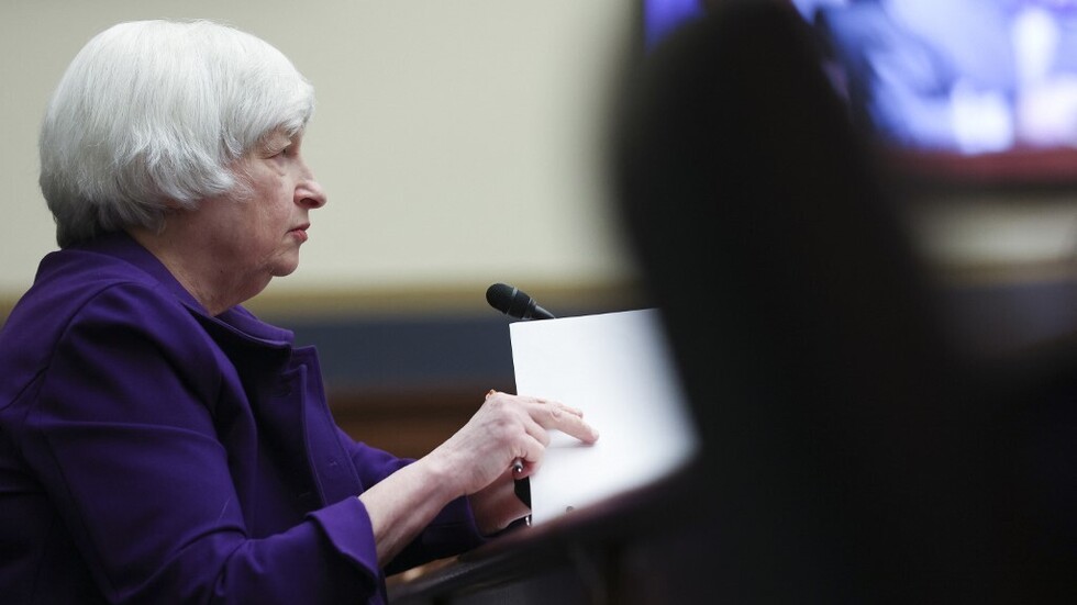 الخزانة الأمريكية: الحظر الكامل على صادرات النفط الروسي يضر بالولايات المتحدة وحلفائها