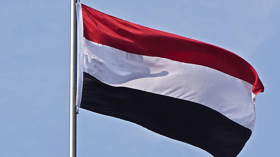 ردود فعل عربية على إعلان الرئيس اليمني نقل صلاحياته لمجلس رئاسي