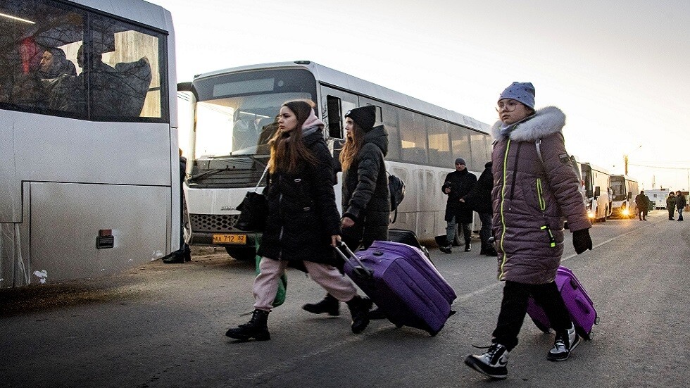 بينهم مواطنو 3 دول عربية.. الدفاع الروسية تعلن إجلاء 188 شخصا من جنوب أوكرانيا