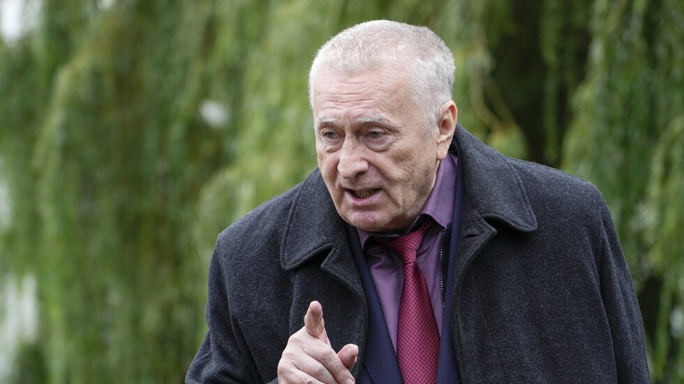 بوتين ينضم إلى آلاف المشاركين في وداع جيرينوفسكي