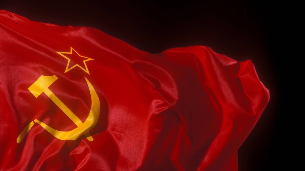 سرقوا منها أعز ما تملك.. آخر 11 ثانية من فيديو واسع الانتشار بين المسنة الأوكرانية والجنود المخادعين