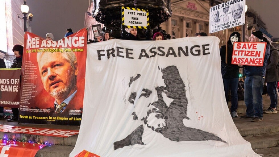 زوجة أسانج تتحدث عن تدهور صحته في سجون لندن