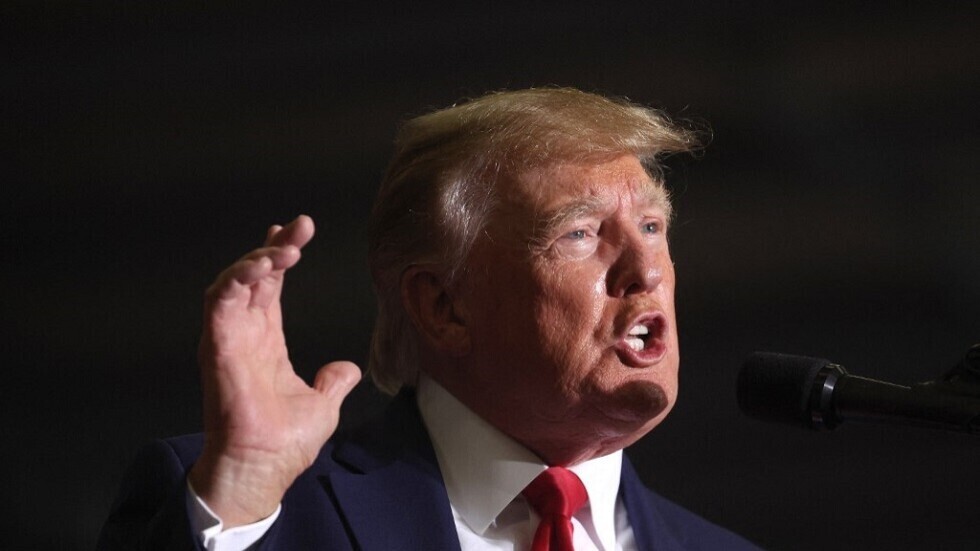 ترامب يعتبر أن بايدن تسبب في التضخم وارتفاع أسعار الغاز في الولايات المتحدة