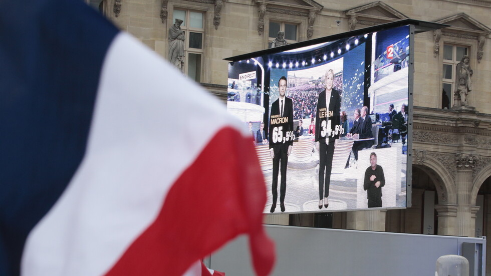 مارين لوبان وإيمانويل ماكرون.. برنامجان متعارضان تماما