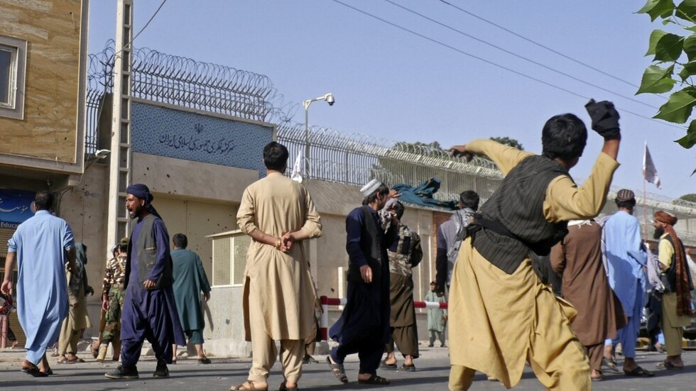 تظاهرات مناهضة لإيران في أفغانستان بعد مقاطع تظهر اعتداءات على اللاجئين