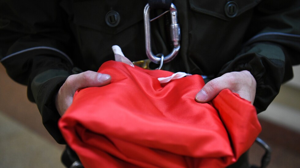 رواد الفضاء يطلبون من بوتين تسليم راية النصر لقائد العملية الخاصة في أوكرانيا