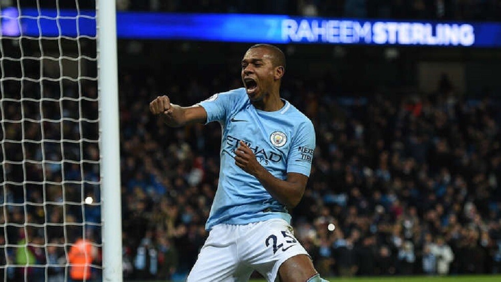 في خطوة مفاجئة لغوارديولا.. فرناندينيو يعلن نيته الرحيل عن مانشستر سيتي