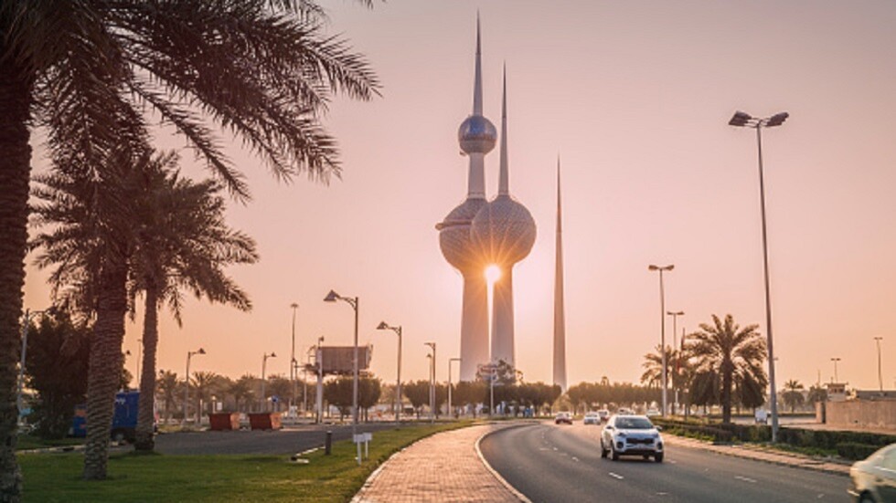 احتال على مقيمين عرب.. مصري يستولي على مليوني دينار كويتي بالنصب ويغادر البلاد