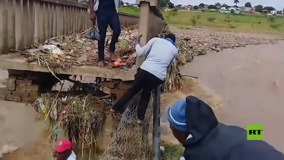 فيضانات غير مسبوقة وانزلاقات ترابية تضرب جنوب إفريقيا