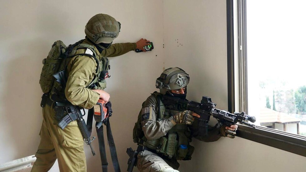 الجيش الإسرائيلي يقتحم حرم جامعة "خضوري" بطولكرم ويصيب 11 طالبا بالرصاص والعشرات بالاختناق