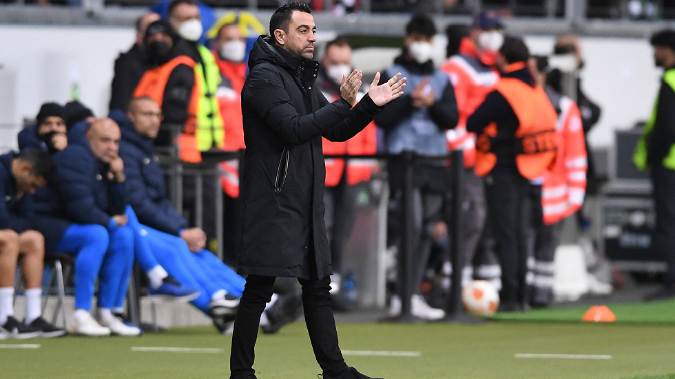 تشافي يعلن قائمة برشلونة لمواجهة فرانكفورت المصيرية