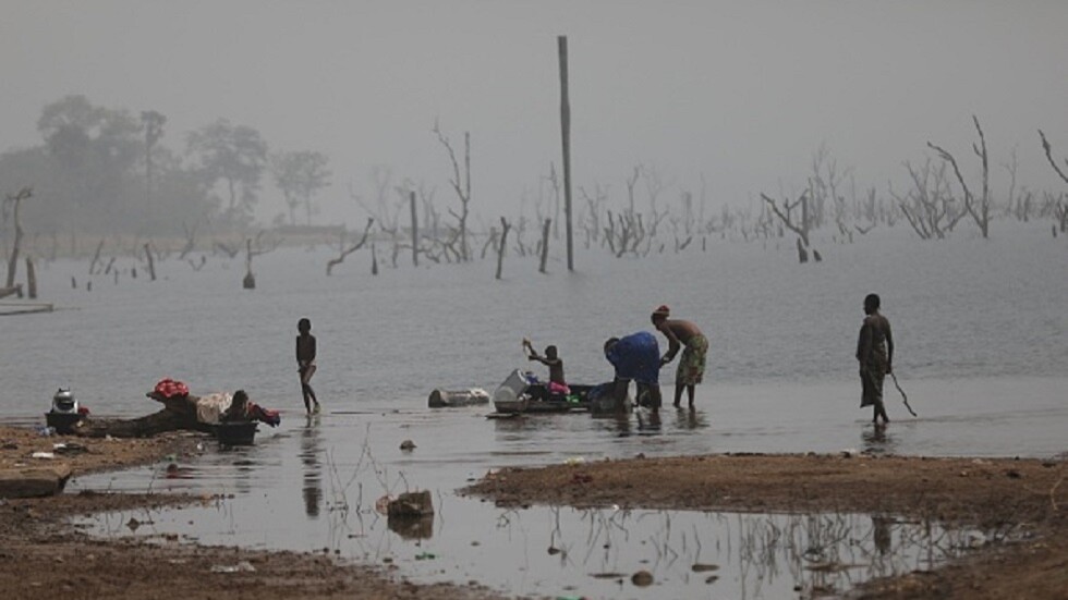 مصرع 29 شخصا جراء انقلاب قارب في نيجيريا