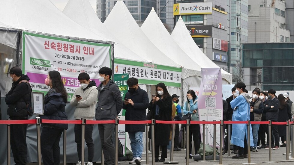 كوريا الجنوبية تعلن تراجع عدد الإصابات بكورونا