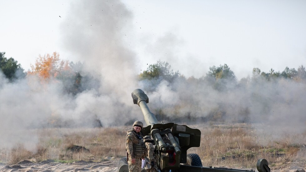 بلومبرغ: الغرب بين خيارين إما الحفاظ على قدرته الدفاعية أو تزويد كييف بالأسلحة