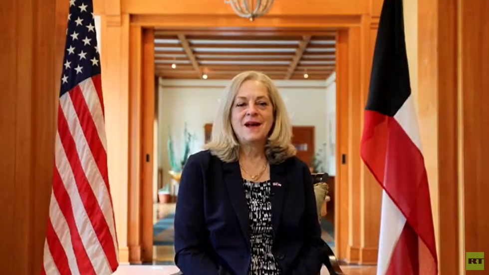 قبل استلام مهامها في العراق..السفيرة الأمريكية توجه رسالة لأمير وشعب الكويت (فيديو)