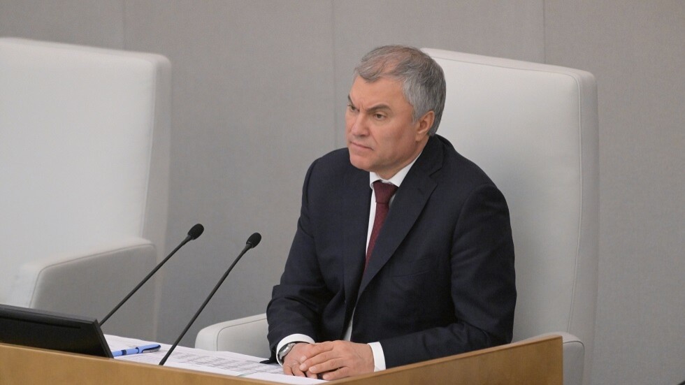 رئيس مجلس الدوما الروسي يدعو زيلينسكي لاتخاذ قرارات سريعة في حال كان يفكر بمصلحة بلاده