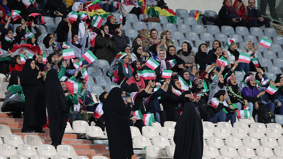 اعتقال نائبة رئيس الاتحاد الإيراني لكرة القدم بتهمة "الاحتيال"