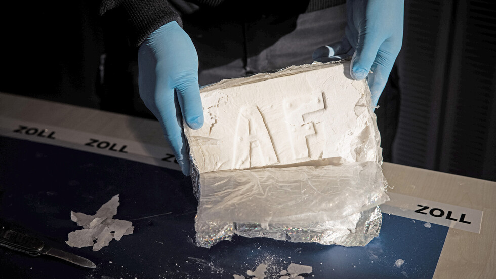 الإكوادور تحبط عملية تهريب أطنان من الكوكايين إلى بلجيكا في حاوية موز