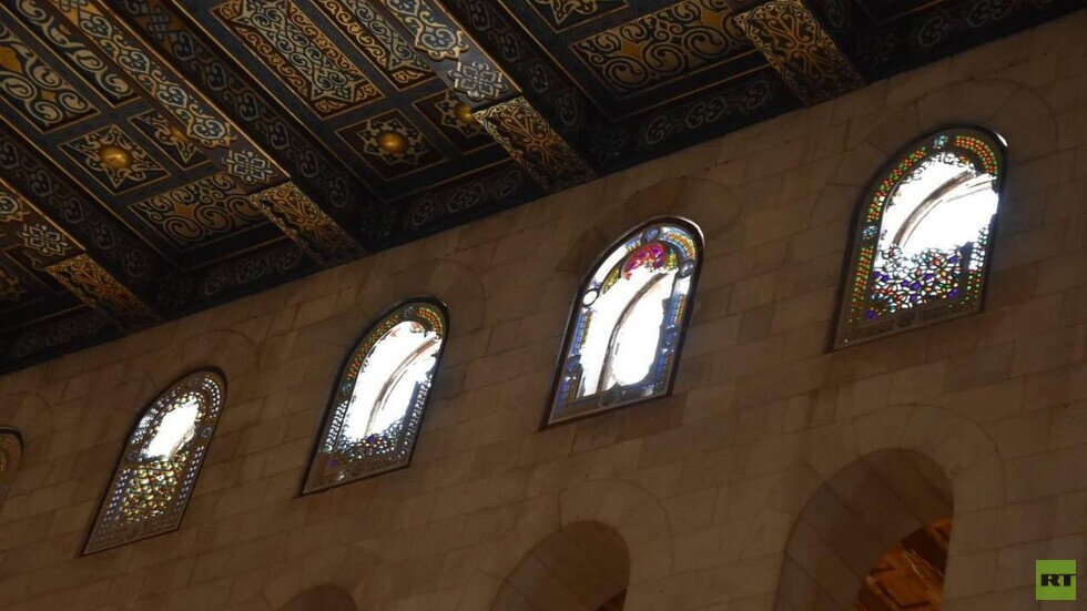 بعد مواجهات المسجد الأقصى.. نشر صور تظهر تحطيم زجاج نوافذ المسجد القبلي