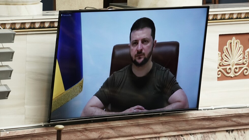 زيلينسكي يسلم ممثل بروكسل طلبا لحصول أوكرانيا على صفة مرشح لعضوية الاتحاد الأوروبي