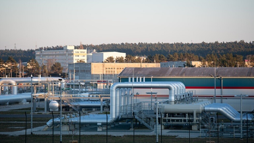 خبير اقتصادي فرنسي يحذر من "أعمال تمرد في أوروبا" بسبب العقوبات المفروضة على روسيا