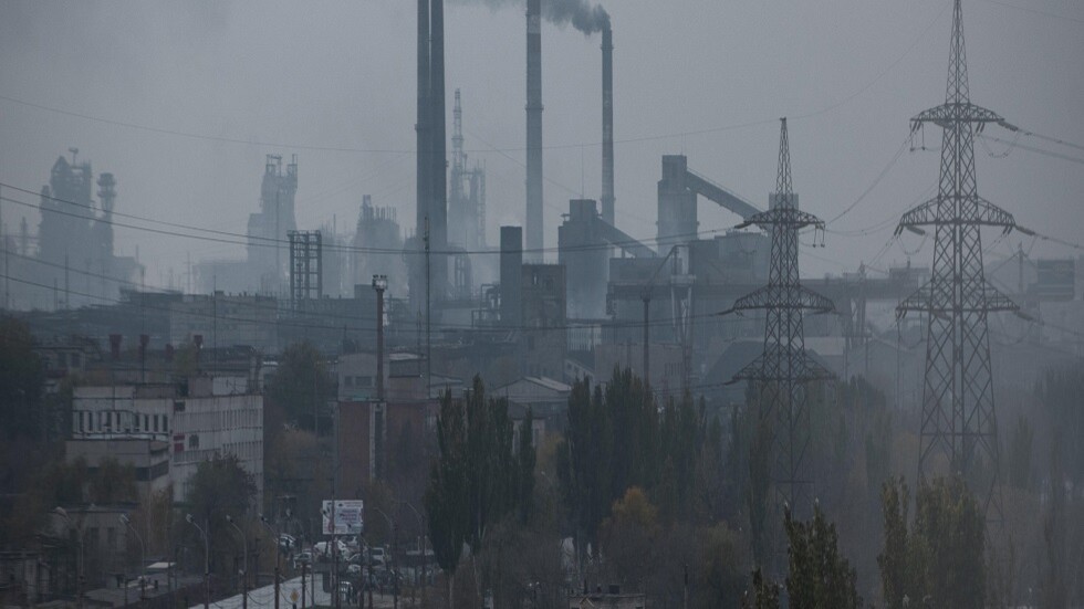 على ضوء الاستعداد لاقتحام مصنع آزوف.. الدفاع الروسية تدعو المسلحين إلى إلقاء أسلحتهم