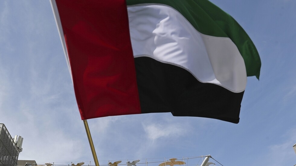 الإمارات تستدعي السفيرة السويدية للاحتجاج على إحراق متطرفين القرآن الكريم
