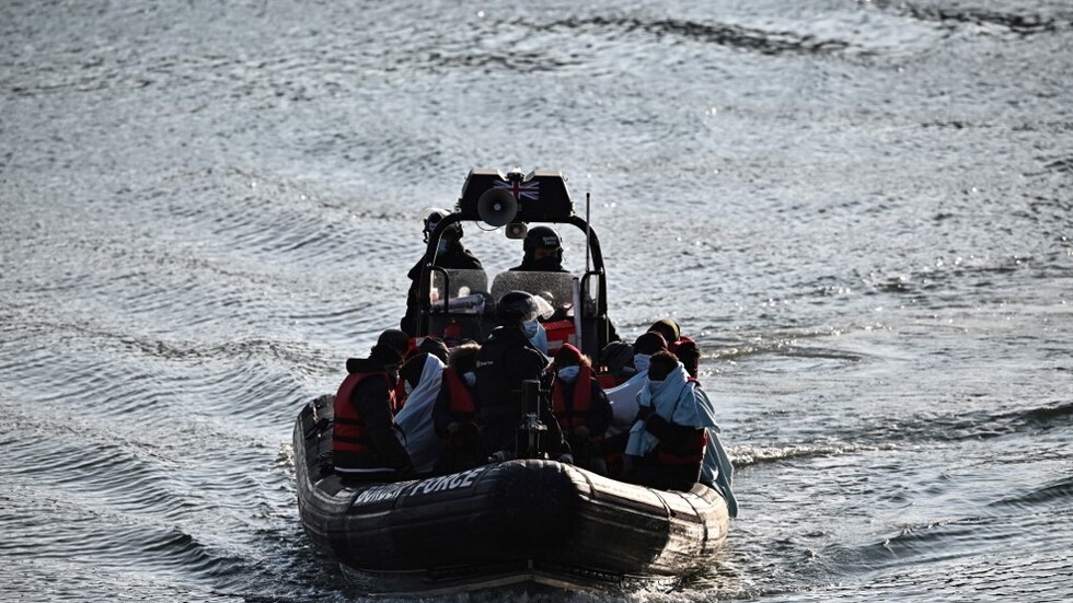 العثور على طالبي لجوء سوريين على متن قارب بالقرب من أثينا