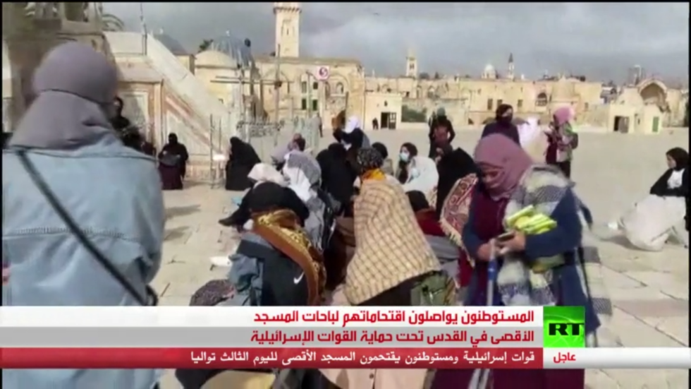 المستوطنون يواصلون اقتحاماتهم للمسجد الأقصى