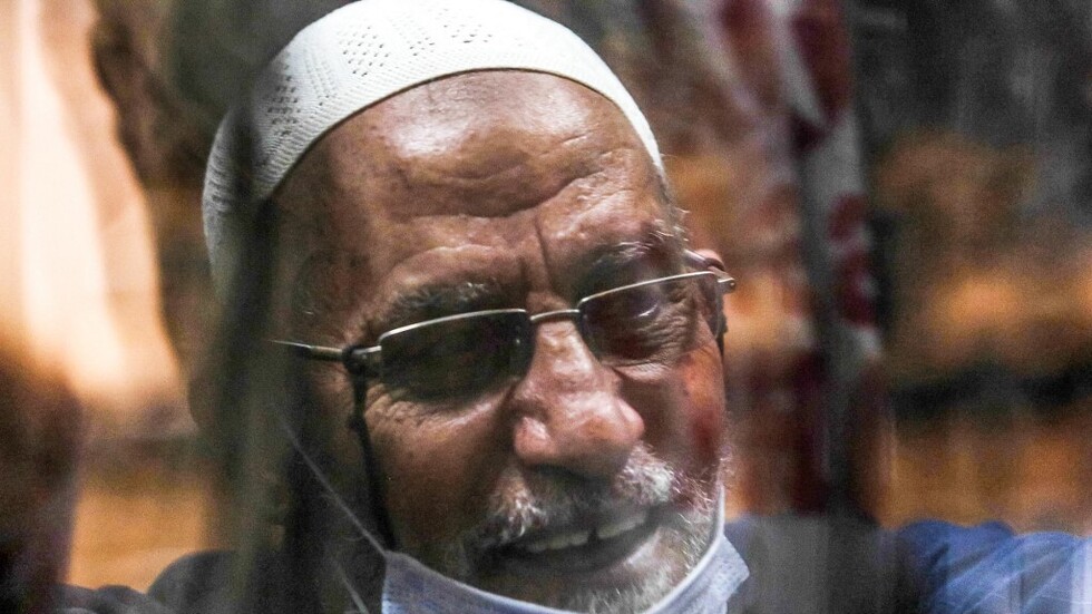 مصر.. المؤبد لمرشد