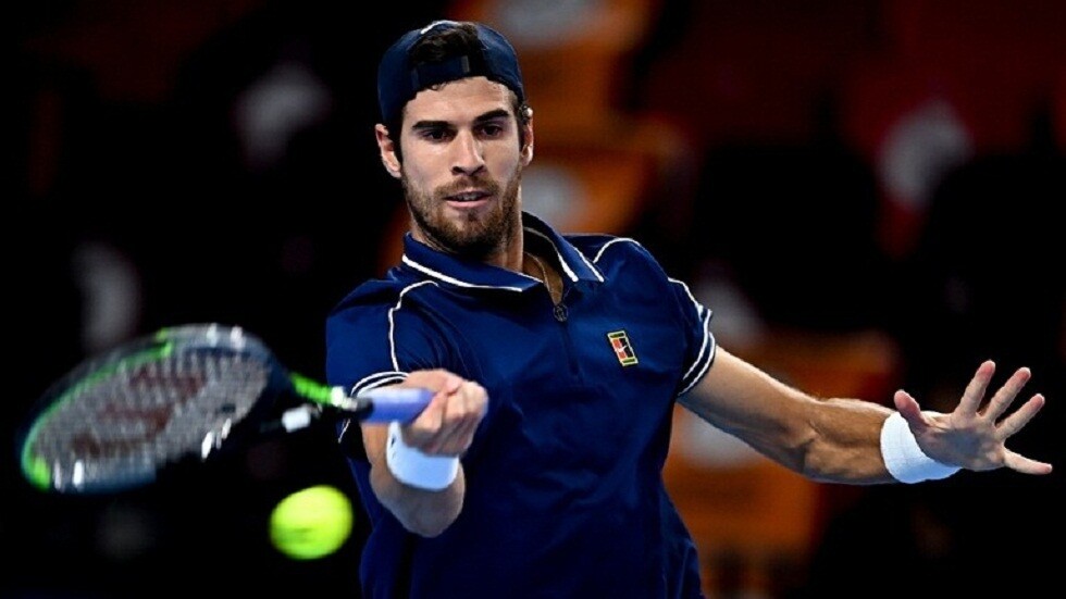 الروسي خاتشانوف يصعد إلى ربع نهائي بطولة بلغراد الصربية للتنس