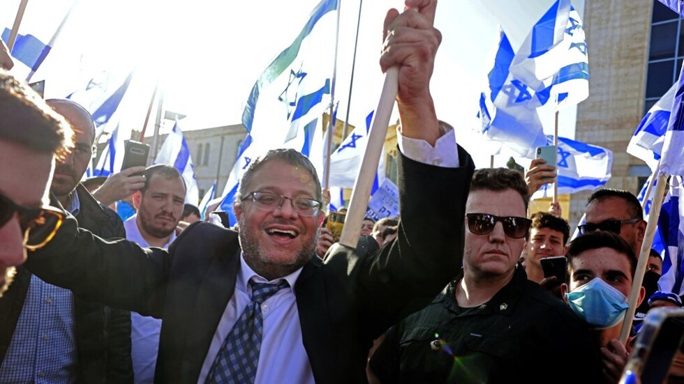 بالفيديو.. اشتباك بين المستوطنين والشرطة الإسرائيلية بعد منع "مسيرة الأعلام" من الوصول إلى الأقصى