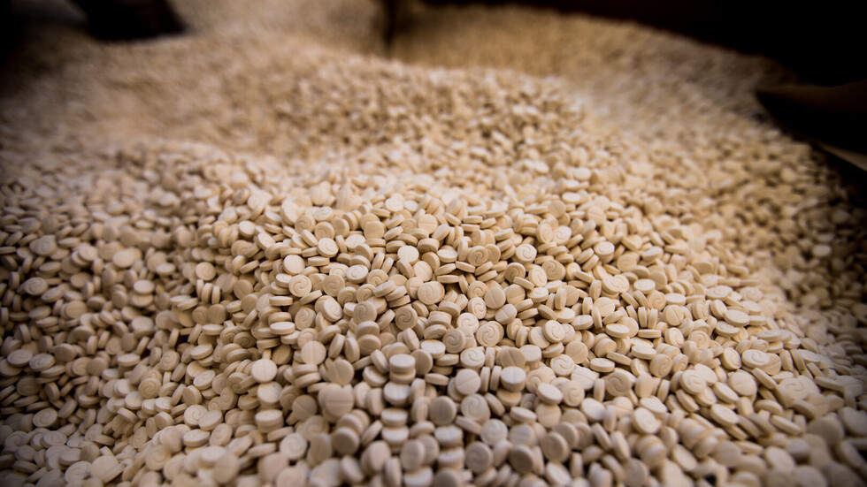 السعودية.. إحباط تهريب أكثر من 700 ألف قرص إمفيتامين المخدر وأكثر من طنين من الحشيش