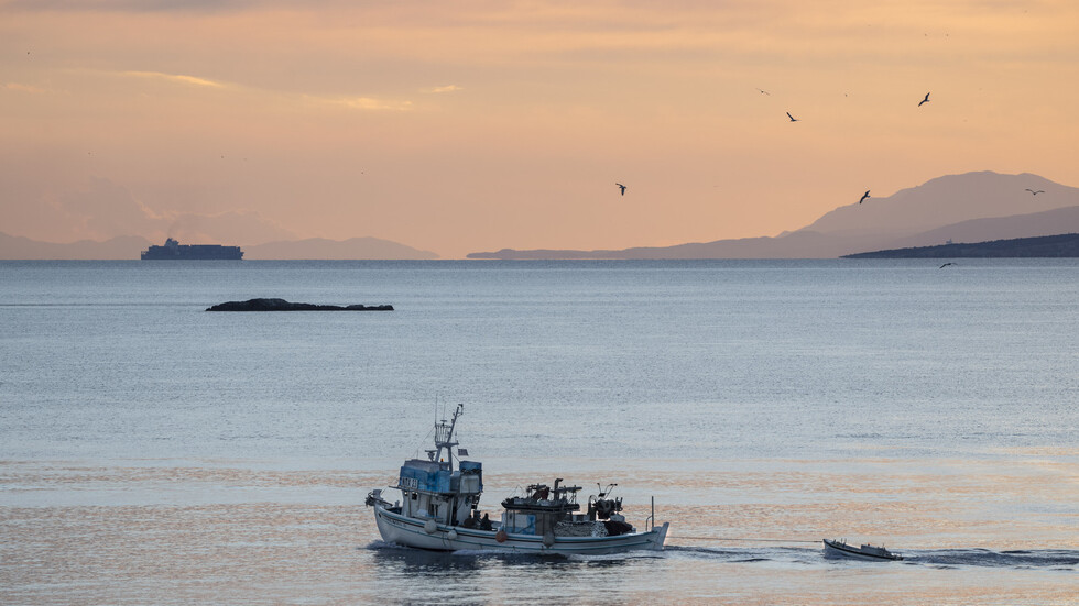 وسائل إعلام يونانية: حكومة أثينا ستفرج عن ناقلة روسية محتجزة