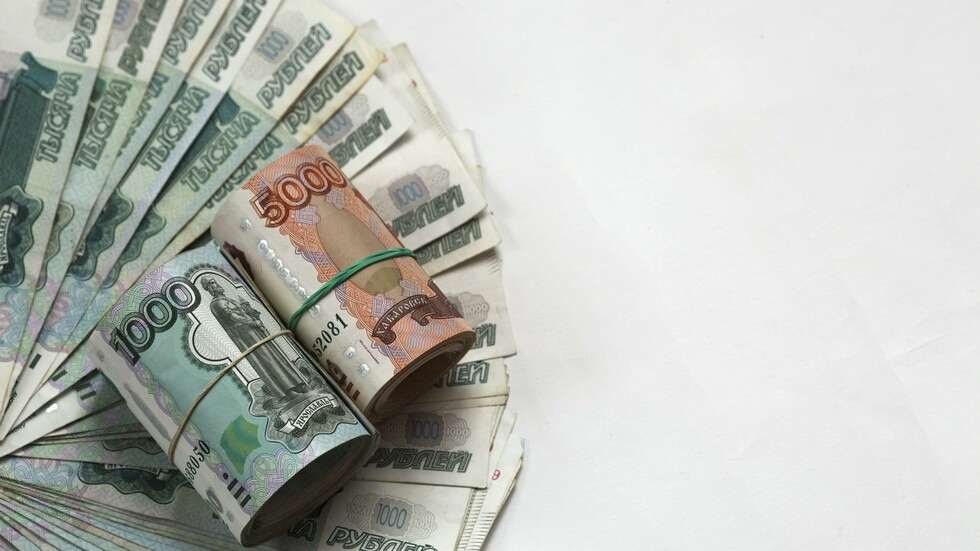 رغم العقوبات الغربية.. روسيا تواصل تكديس الأموال